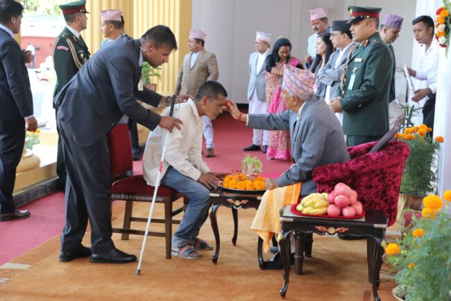 राष्ट्रपति पाैडेलद्वारा सर्वसाधारणलाई टिका तथा  आशीर्वाद प्रदान