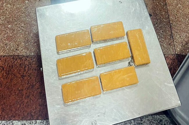 विमानस्थलबाट १४ किलो सुनसहित दुई जना पक्राउ