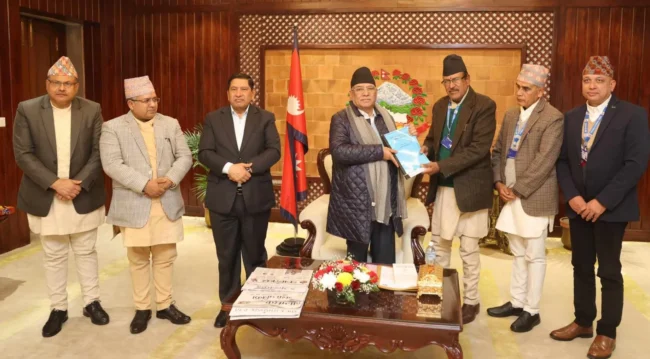 मिटर ब्याज सम्बन्धी जाँचबुझ आयोगले प्रधानमन्त्रीलाई बुझायो प्रतिवेदन