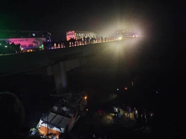 राप्ती पुलमा भएको बस दुर्घटनामा मृत्यु हुनेको सङ्ख्या १२