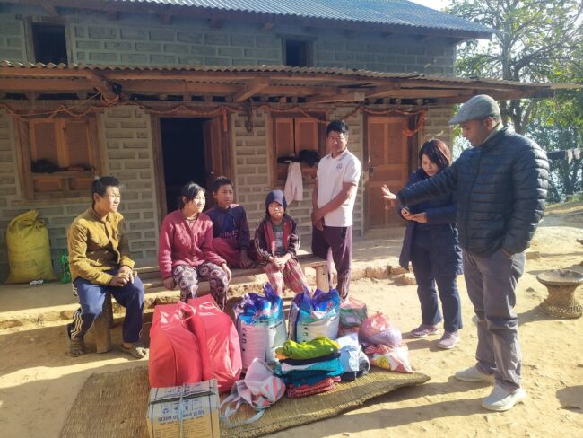 मानसिक अपाङ्गता भएका चार दाजु बहिनीलाई सिनपाकाे सहयोग