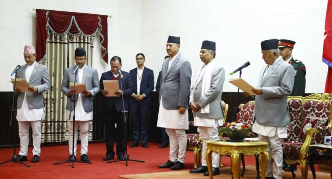 तेह्र पटक मन्त्रीपरिषद विस्तार भएको प्रचण्ड क्याविनेटमा प्रधानमन्त्रीसहित चार सदस्य मन्त्रीमण्डल