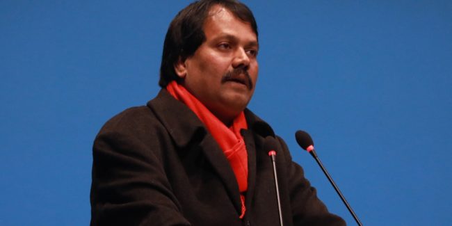 प्रचण्डलाई कतिखेर कुन विदेशीले धाप मार्दा कता बुर्लुक्क उफ्रिनुहुन्छ थाहै हुँदैन -सीके राउत