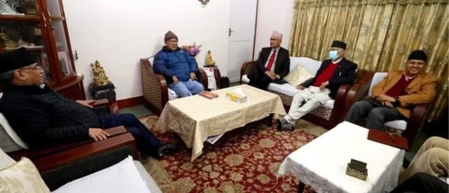 सहज बहुमत जुटाउन नेताका घर चाहर्दै ओली–प्रचण्ड