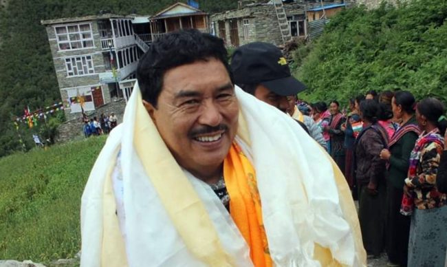 नेपाली काग्रेसबाट निर्बाचित सांसद टेकबहादुर गुरुङको निलम्बन फूकुवा