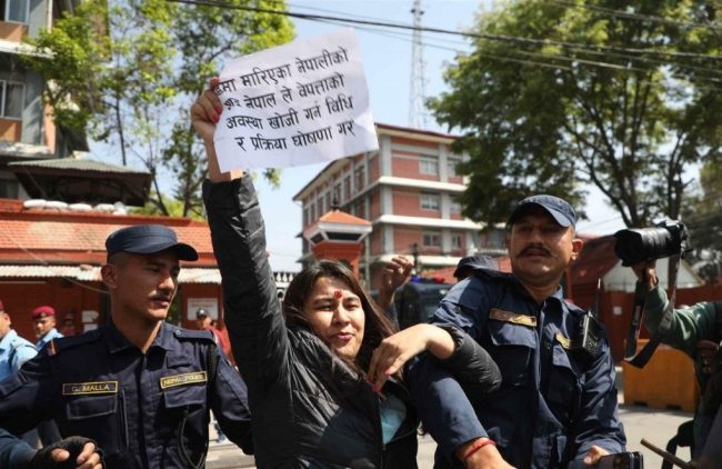 रुसी सेनामा कार्यरत पीडित परिवार सिंहदरबार गेटमा आन्दाेलित,१५ पक्राउ