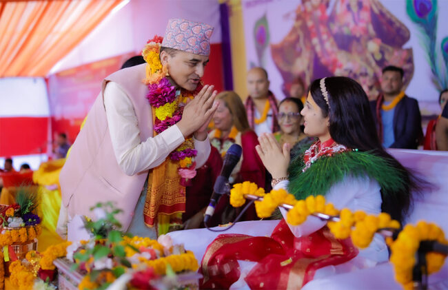 देशकै सान बनिन् ‘देवी प्रतिभा’, पशुपति कोटीहोममा उनलाई सुन्न आउने  दर्शकको भीड