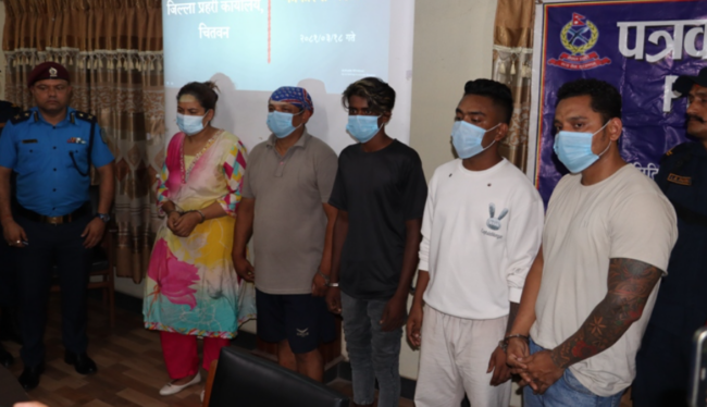 आफ्नै पसल चोरीको अभिनय गर्दा …