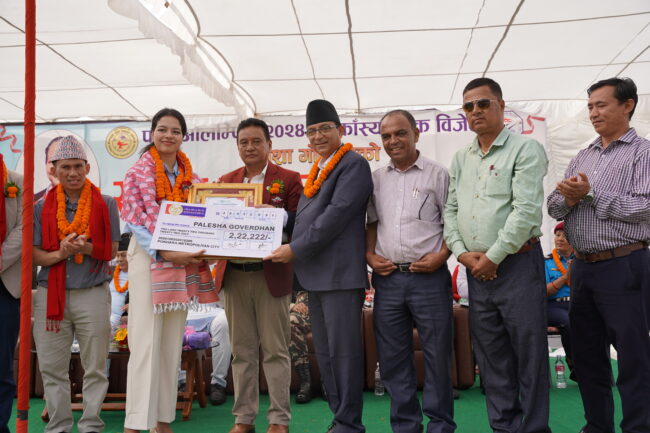 ऐतिहासिक पदक विजेता पलेसालाई पोखरा महानगरद्वारा नगद सहित सम्मान