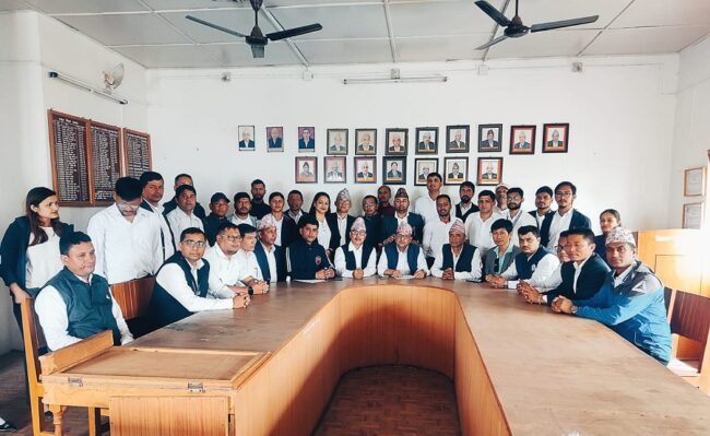 धनकुटाका ४ कर्मचारी संगठनले बुझाए सभामुखलाई प्रमुख जिल्ला अधिकारीमार्फत ज्ञापनपत्र
