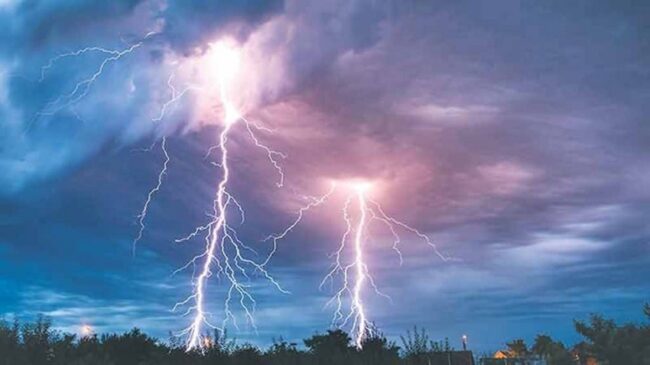 चट्याङ लागेर धनकुटाको पाख्रिबासमा १ जना घाइते, २ चौपायको मृत्यु
