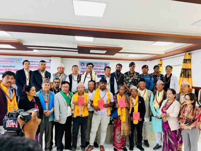 धनकुटाको साँगुरीगढीमा ५ जना भूमिहीन सुकुम्बासीलाई जग्गा धनीपुर्जा वितरण