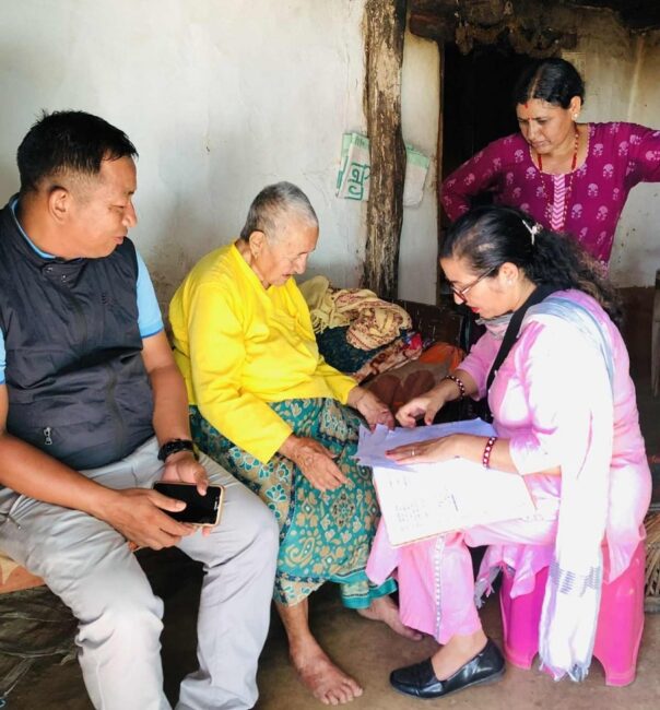 धनकुटा -४ द्धारा घरघरमै पुगेर ज्येष्ठ नागरिक परिचयपत्र नविकरण
