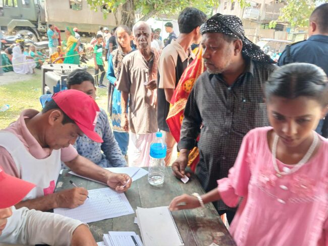 बाढीपीडितलाई १८ लाख बराबरको राहत सामग्री वितरण