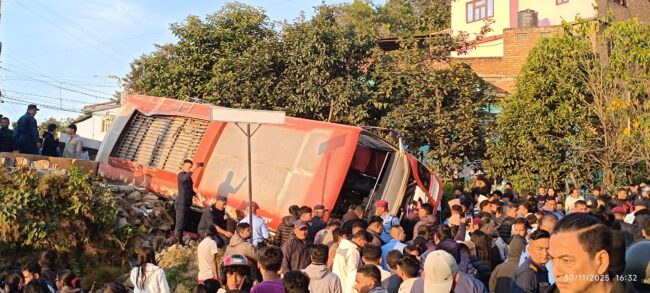 बस दुर्घटना अपडेट : धनकुटामा स्कुल बस दुर्घटना हुँदा घाइते भएका चालकको मृत्यु