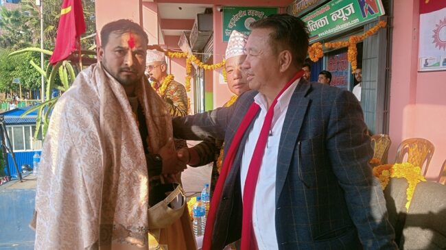 कर्मचारीसँग लफडा गर्ने वडाध्यक्ष धनकुटामा सम्मानित