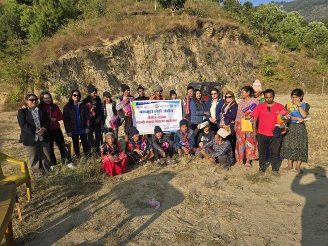 धनकुटा लेडिज जेसिसद्धारा न्यायो कपडा वितरण