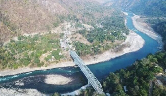 मंगोलियन जस्तो देखिने पुरुष तमोर नदीमा हाम फालेर बेपत्ता
