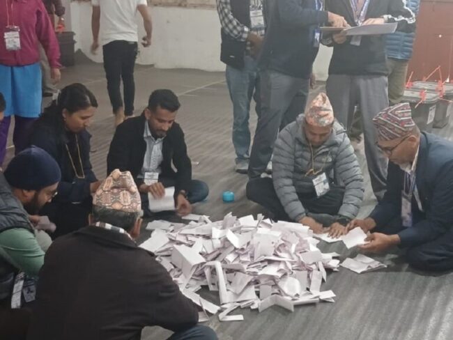 धनकुटामा मतान्तर बढाउँदै नेकपा एमालेका राजेन्द्र राई, पच्छ्याउँदै श्रम संस्कृतिका सानबहादुर राई