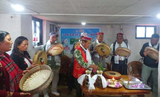मौलिक संस्कृतिमार्फत पर्यटन प्रवर्धन गर्न धर्मशालामा डम्फू बजाउने तालिम शुरु