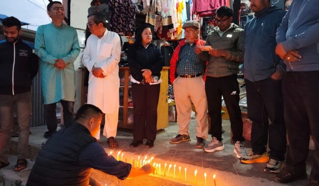 प्रेस स्वतन्त्रताको पक्षमा धनकुटामा दीप प्रज्वलन, कलमबाट रगत ओकल्न बाध्य नबनाउन आग्रह