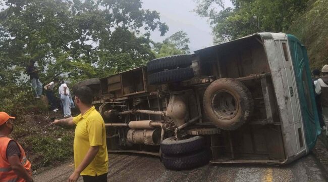 धनकुटाको मुलघाटमा बस दुर्घटना हुँदा घाइते हुनेको संख्या १२ पुग्यो (नामावलीसहित)