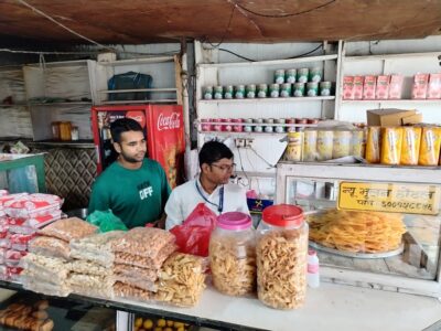 धनकुटाका पसलहरुमा भेटियो अखाद्य वस्तु, धनकुटामा डेरीसहित चार मिठाई पसललाई २० हजार रुपैयाँ जरिवाना